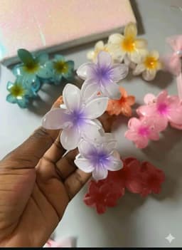 Flower claw clips