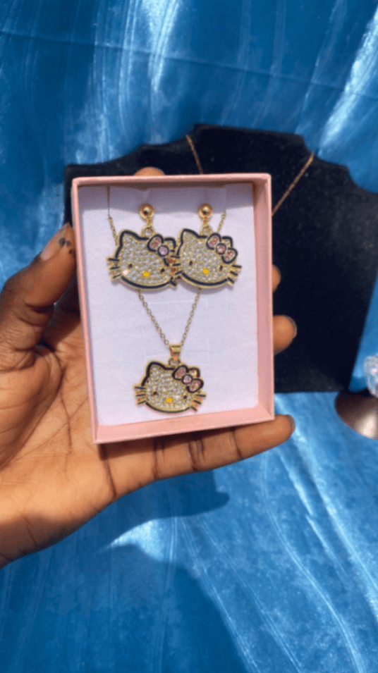 Hello kitty necklace (medium size)